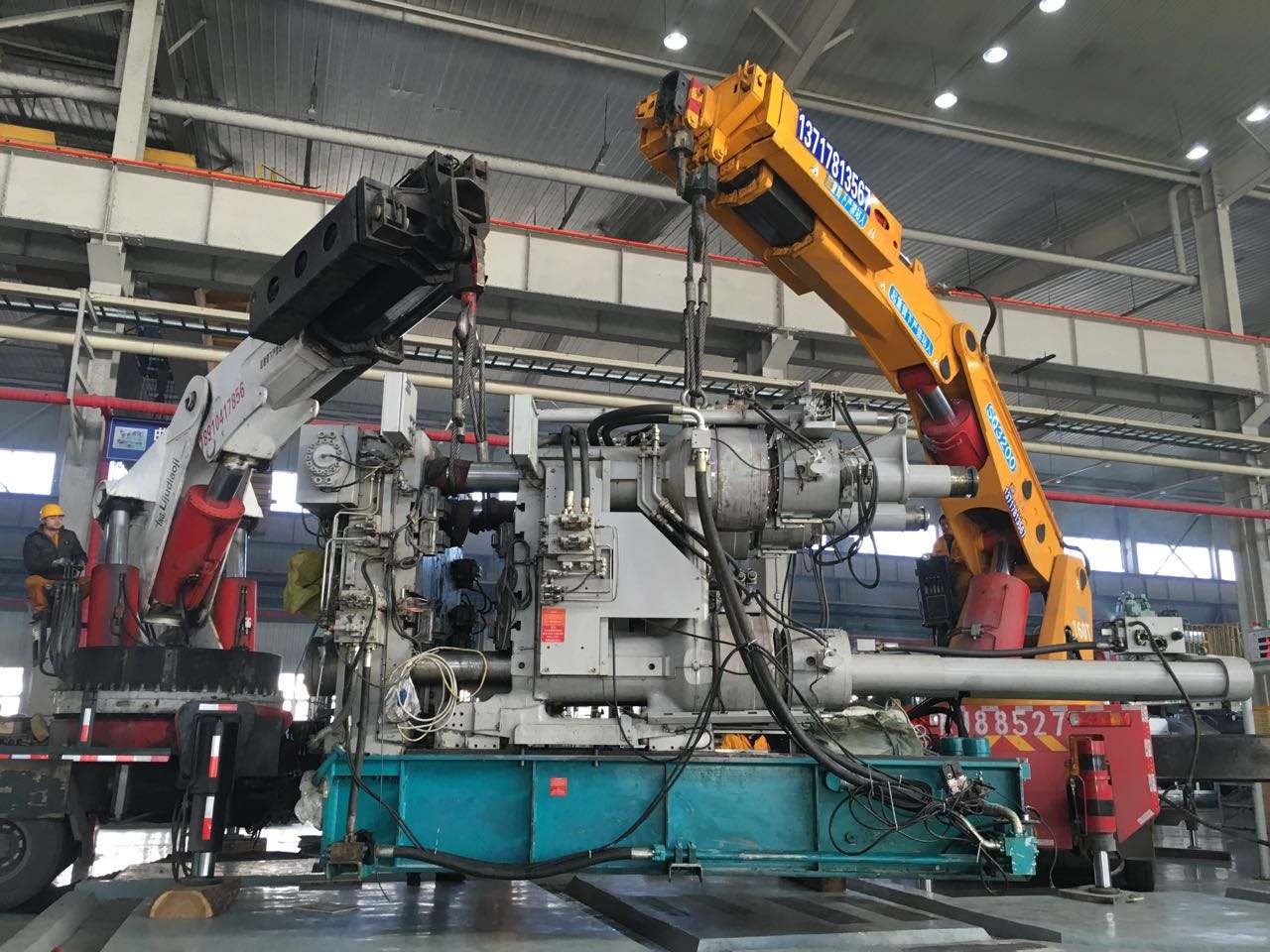 沖壓設(shè)備搬運(yùn).jpg 沖壓設(shè)備搬運(yùn).jpg